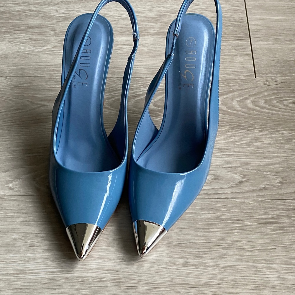 Rouge Helium Sky Blue Slingback Heels with Metallic Tip